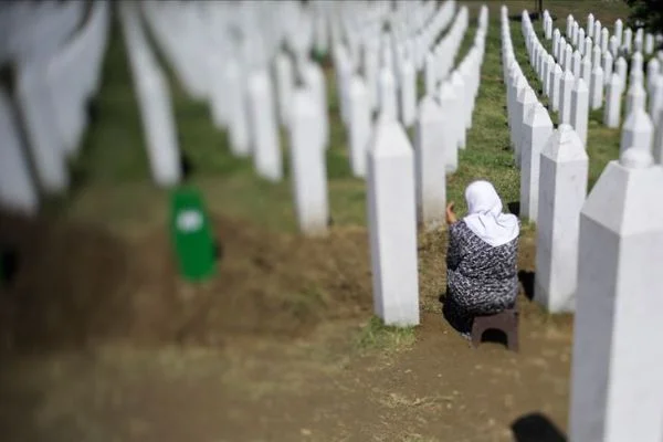 Srebrenitsalı anneler Hollanda mahkemesinin kararını AİHM'e taşıdı