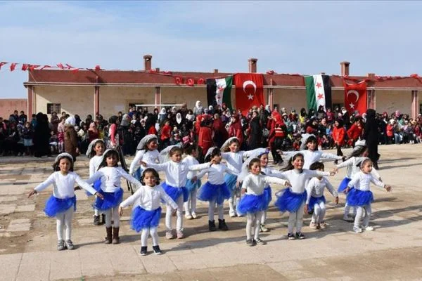 Suriye'nin kuzeyindeki okullarda karne heyecanı