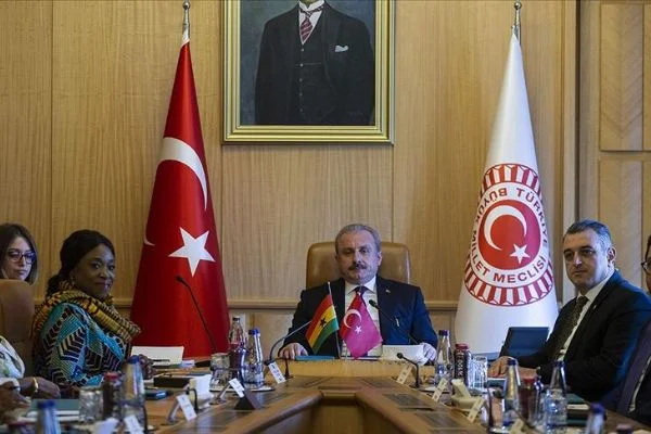 TBMM Başkanı Şentop Gana'lı Bakan Botchwey'i kabul etti