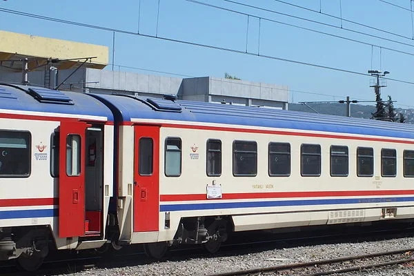 TCDD, yolcu vagonlarını ısıtarak depremzedelerin hizmetine açtı