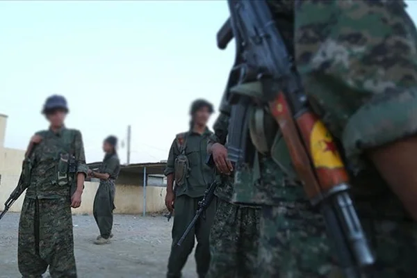 Terör örgütü YPG/PKK Suriye'de onlarca genci zorla silah altına aldı