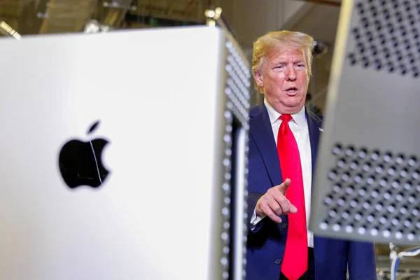 Trump'tan Apple'a ''şifre'' çıkışı