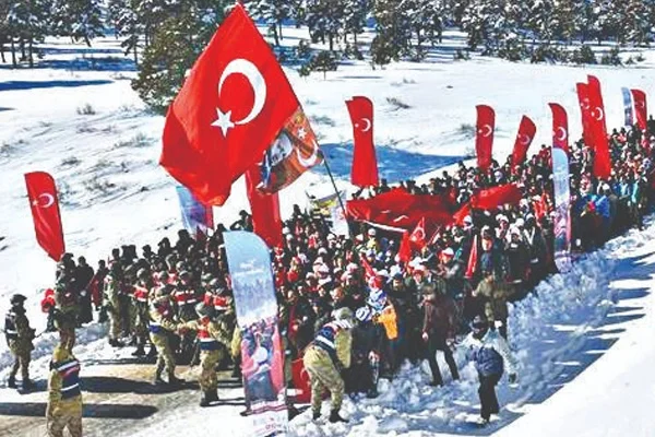 Türkiye şehitleriyle yürüyor