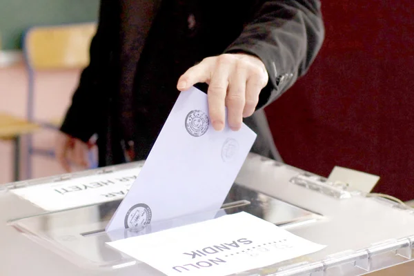Üniversiteden seçim anketi: Bugün seçim olsa hangi partiye oy verirsiniz?