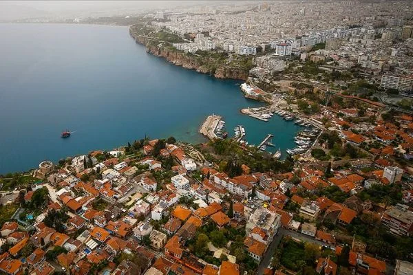 Yabancılar geçen yıl en çok İstanbul ve Antalya'dan konut aldı