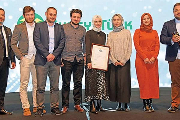 Yılın itibarlı kurum ve şirketleri halkın tercihiyle ödüller sahiplerini buldu