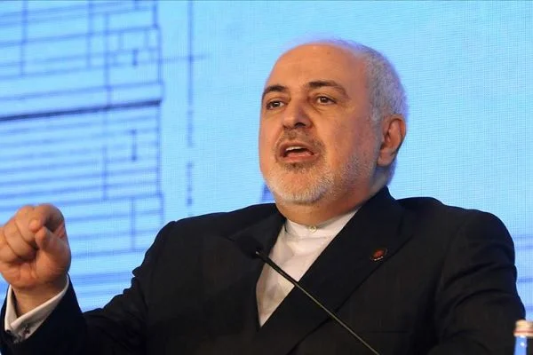 Zarif Avrupa'yı 'Trump'ın tehditlerine boyun eğerek nükleer anlaşmayı satmakla' suçladı