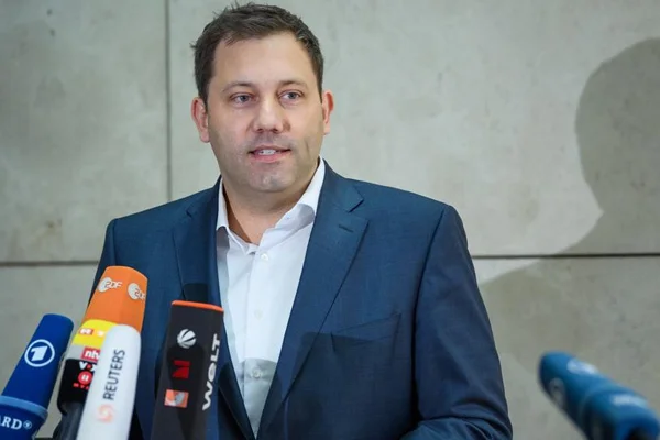 'AfD iç istihbarat tarafından izlensin'