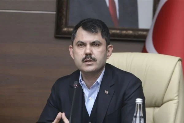 Ağır hasarlı binaların yıkımı başladı