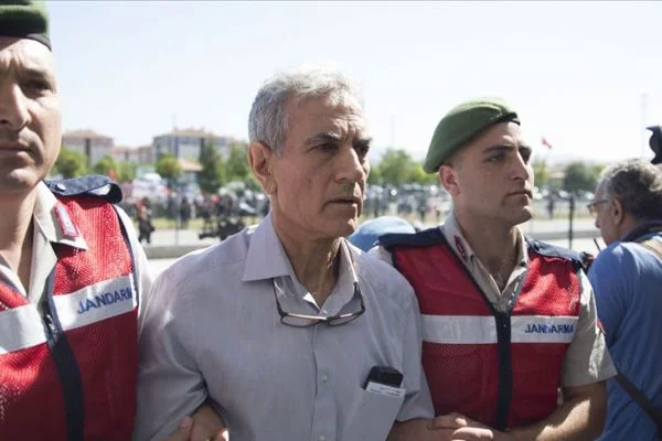 Akın Öztürk'ün emir astsubayı FETÖ'den gözaltına alındı