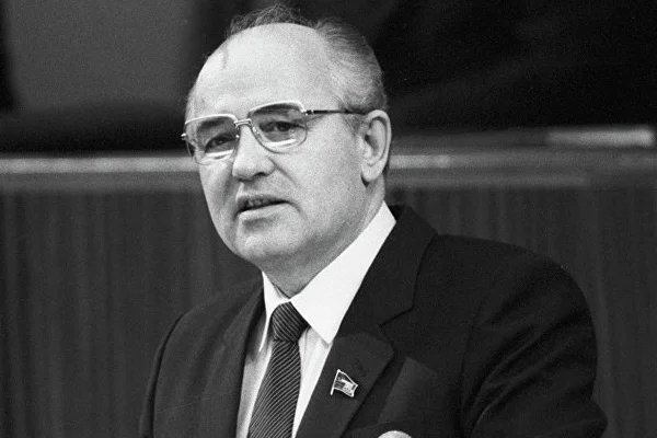Alman vekil: NATO, Gorbaçov'a verdiği sözü ihlal etti