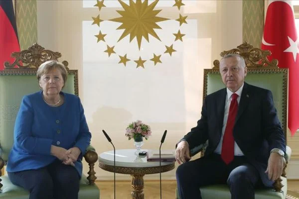 Almanya Başbakanı Merkel: Türk birliklerine yönelik acımasız saldırıyı kınıyorum