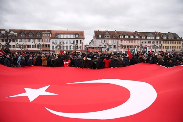 Almanya'nın Hanau kentinde ırkçılık ve teröre karşı yürüyüş