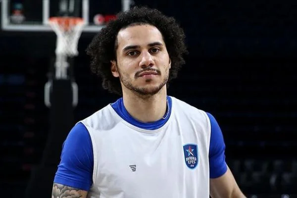 Amerikan-Türk profesyonel basketbol oyuncusu Shane Larkin'in kim?