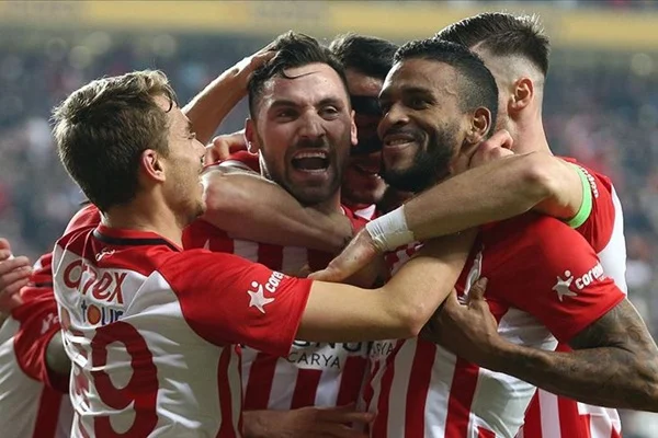 Antalyaspor 3 puanı aldı