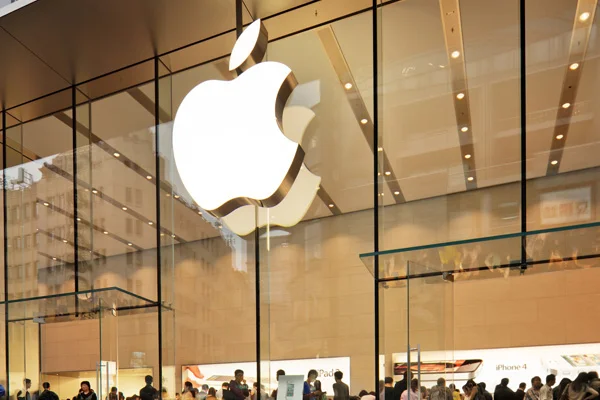 Apple ve çalışanları arasında ''çanta arama'' krizi