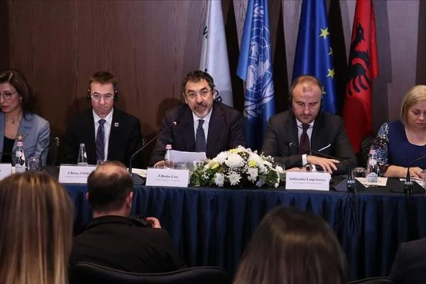 Arnavutluk'taki depremin neden olduğu zarar yaklaşık 1 milyar avro