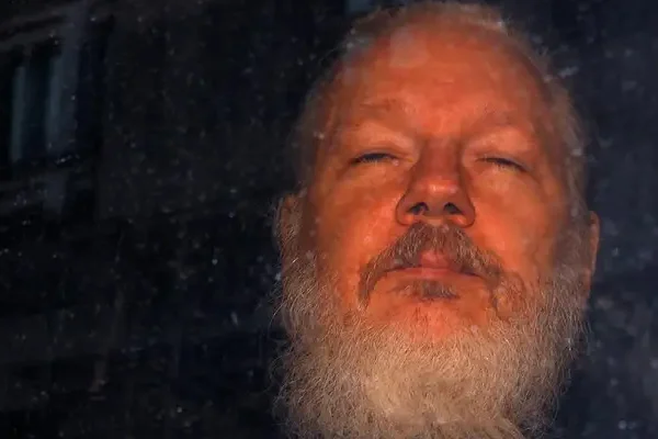 Avustralyalı siyasetçiler Julian Assange için devrede
