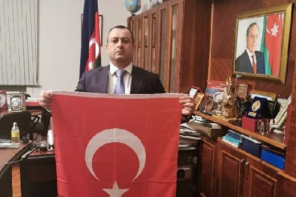Azerbaycan'dan Yunan vekile sert tepki: Türk bayrağına el uzatanın parmağını kırarız