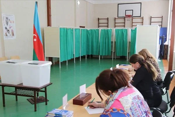 Azerbaycan sandık başında