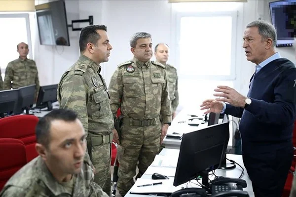 Bakan Akar'dan İdlib'de görevli personele mesaj