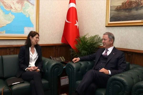 Bakan Akar, Hollanda Büyükelçisi Kwaasteniet'i kabul etti