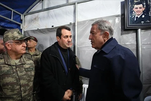 Bakan Akar ve komutanlardan şehit ailesine ziyaret