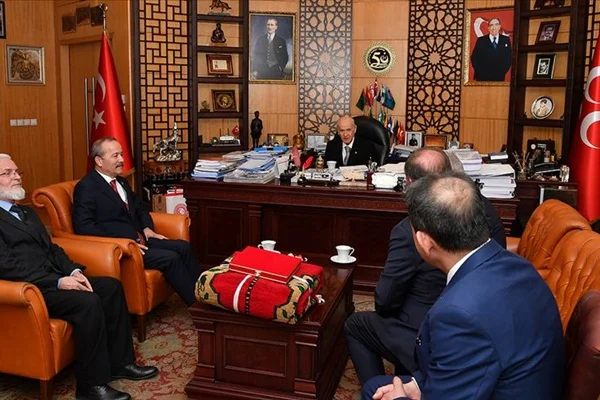 Belediye Başkanı Oprukçu, MHP'ye geçti
