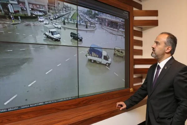 Bursa trafikte vites büyüttü