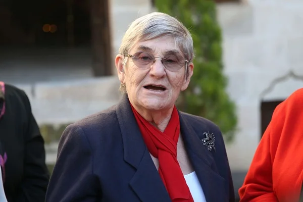 Canan Karatay'dan koronavirüs açıklaması: Bu kadar dünyayı korkutacak bir olay değil