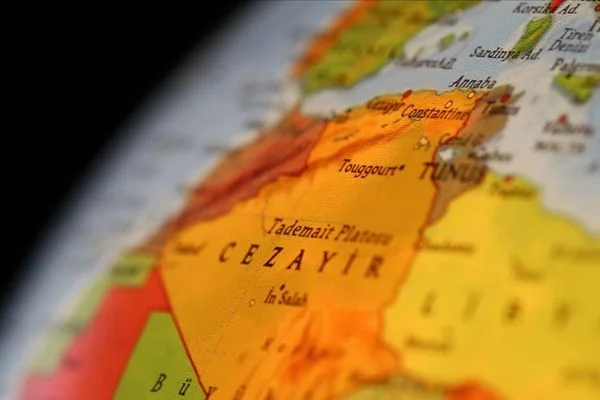 Cezayir'de yeni hükümet güvenoyu aldı