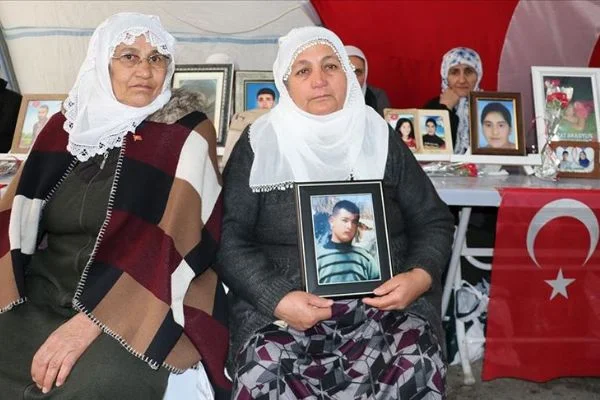 Diyarbakır annelerinin oturma eylemine 2 aile daha katıldı