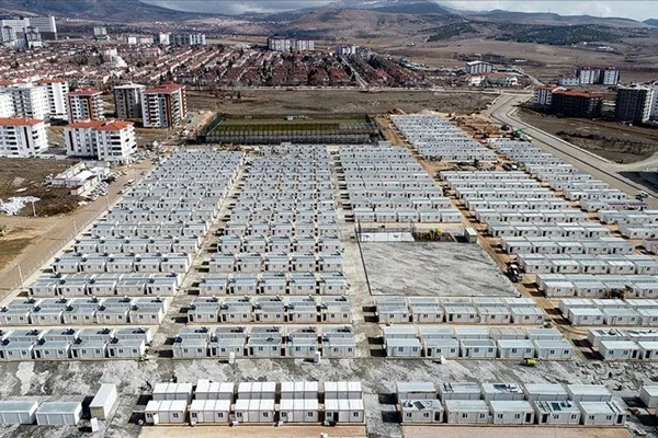 Elazığ'daki depremzedeler konteyner kentlere yerleşiyor