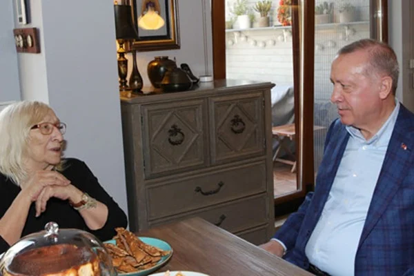Erdoğan, Alev Alatlı'yı ziyaret etti