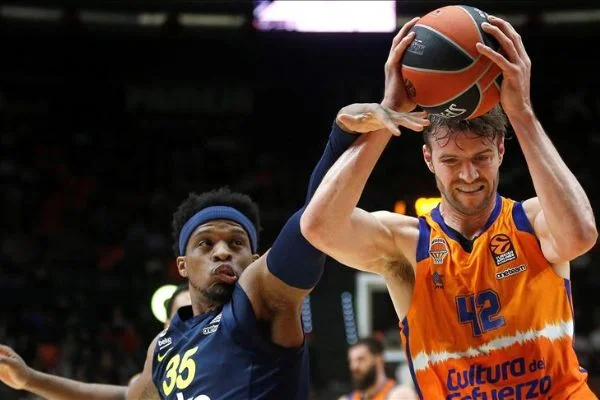 Fenerbahçe Beko deplasmanda kazandı