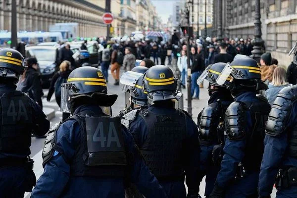 Fransa sosyal kaostan kurtulamıyor