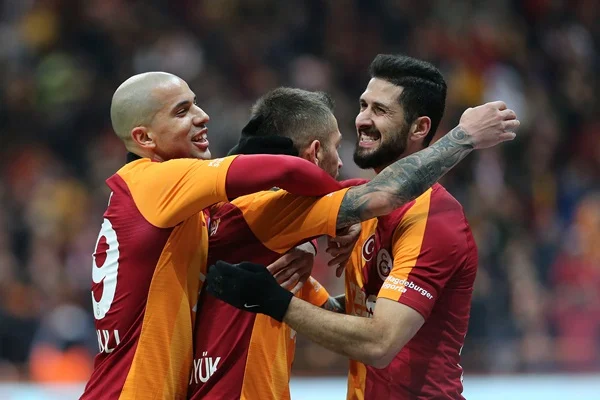 Galatasaray, zirve yarışından kopmadı