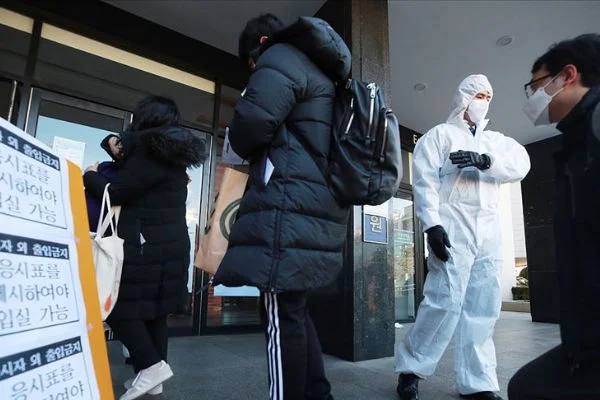 Güney Kore'de Kovid-19 nedeniyle alarm seviyesi en yüksek düzeye çıkarıldı
