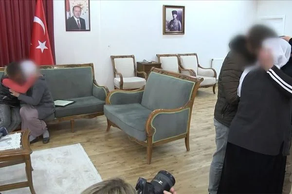 Güvenlik güçlerinin ikna çalışması sonucu 2 aile daha evladına kavuştu