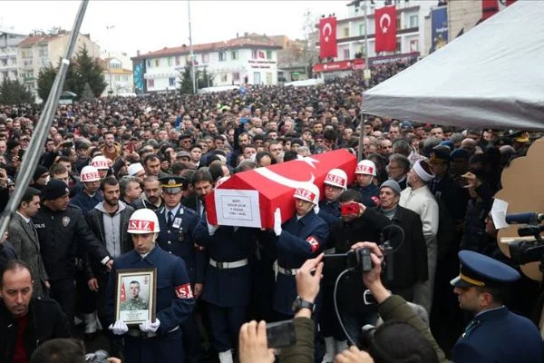 Hakkari'deki kazada şehit olan Sözleşmeli Er Özgür Çelik toprağa verildi