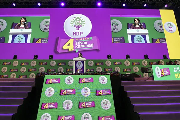 HDP Kongresi'ndeki Öcalan gösterimi nedeniyle 14 kişiye gözaltı