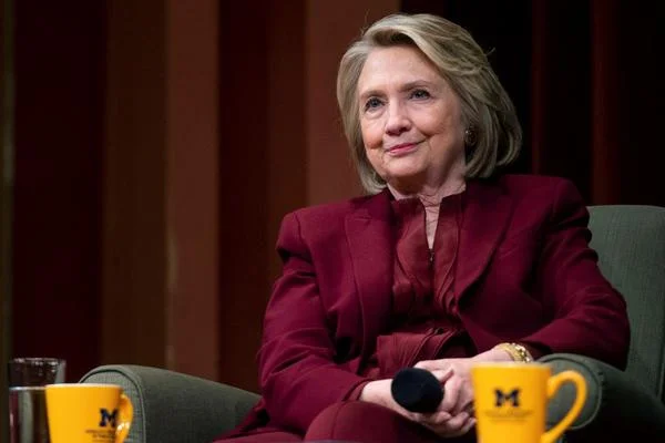 Hillary Clinton: Başkanı emekliye sevk etmeliyiz