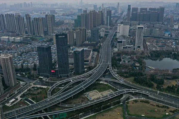 Hong Konglu milyarderden Vuhan'a yaklaşık 18 milyon dolar yardım