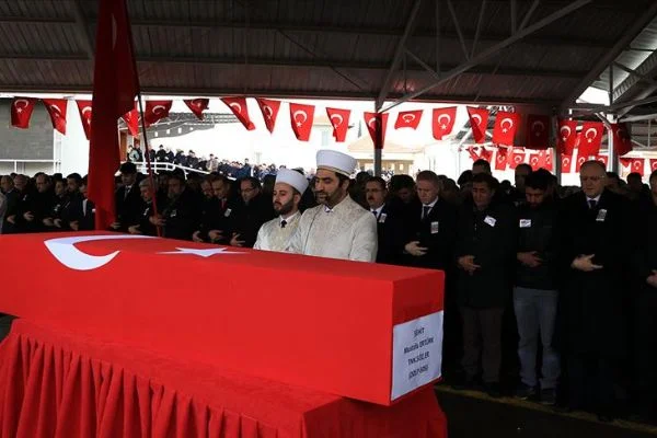 İdlib şehidi sözleşmeli er memleketi Gaziantep'te toprağa verildi