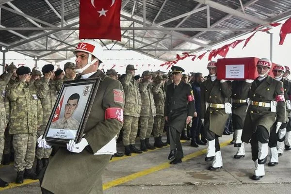 İdlib şehidi Tankçı Sözleşmeli Er Mecit Demir son yolculuğuna uğurlandı