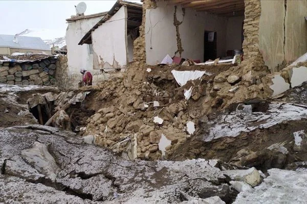 İran'da meydana gelen 5,7 büyüklüğündeki deprem Van ve çevre illerde de hissedildi