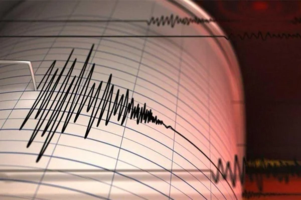 İran'da şiddetli deprem