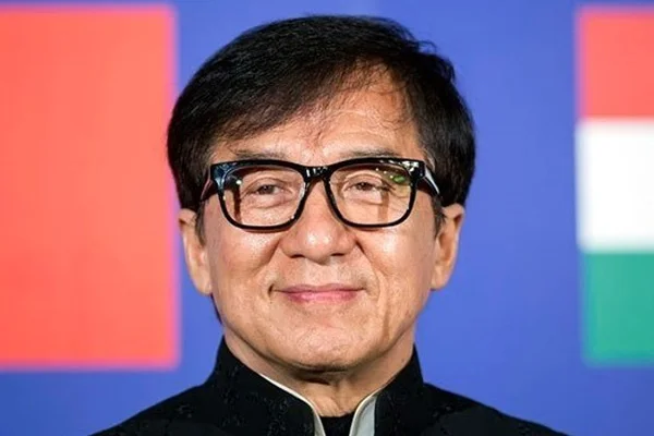 Jackie Chan karantinaya alındı iddiası
