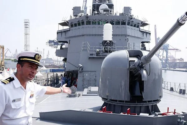Japon savaş gemisi Ortadoğu'ya doğru yola çıktı