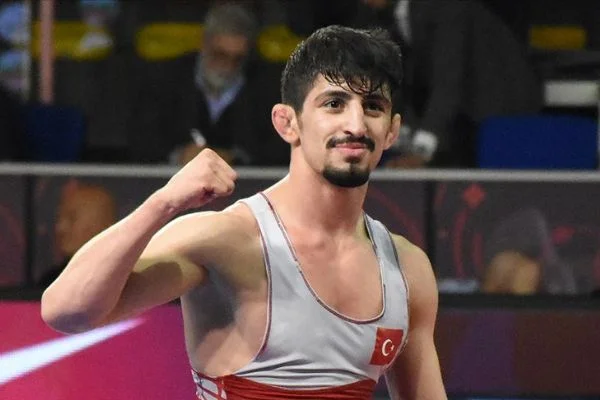 Kerem Kamal'dan Avrupa Güreş Şampiyonası'nda gümüş madalya